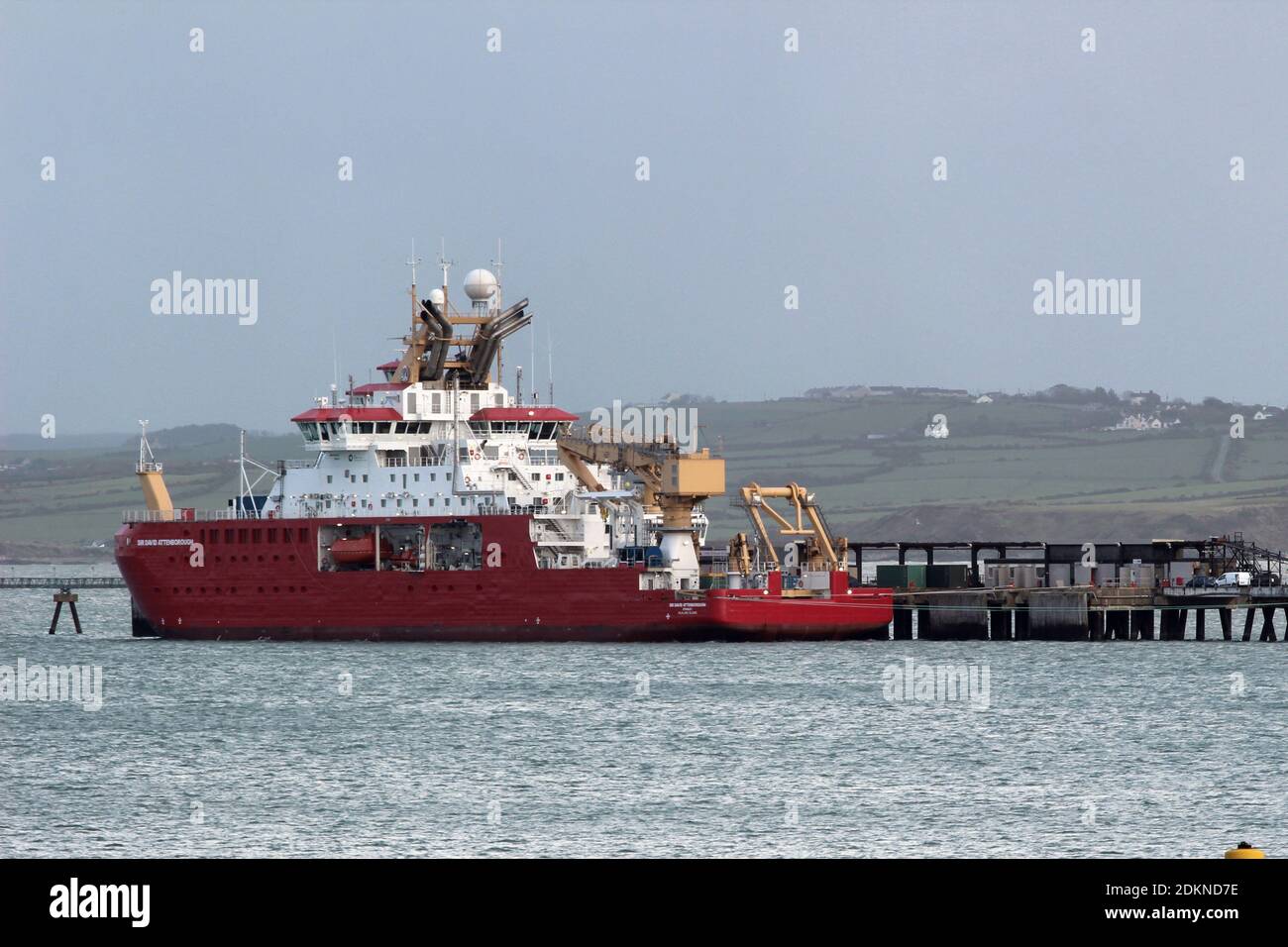 Le navire de recherche Sir RRS David Attenborough est amarré sur les quais de Holyhead à Anglesey, au pays de Galles. Le navire a terminé sa première série de tests techniques Banque D'Images