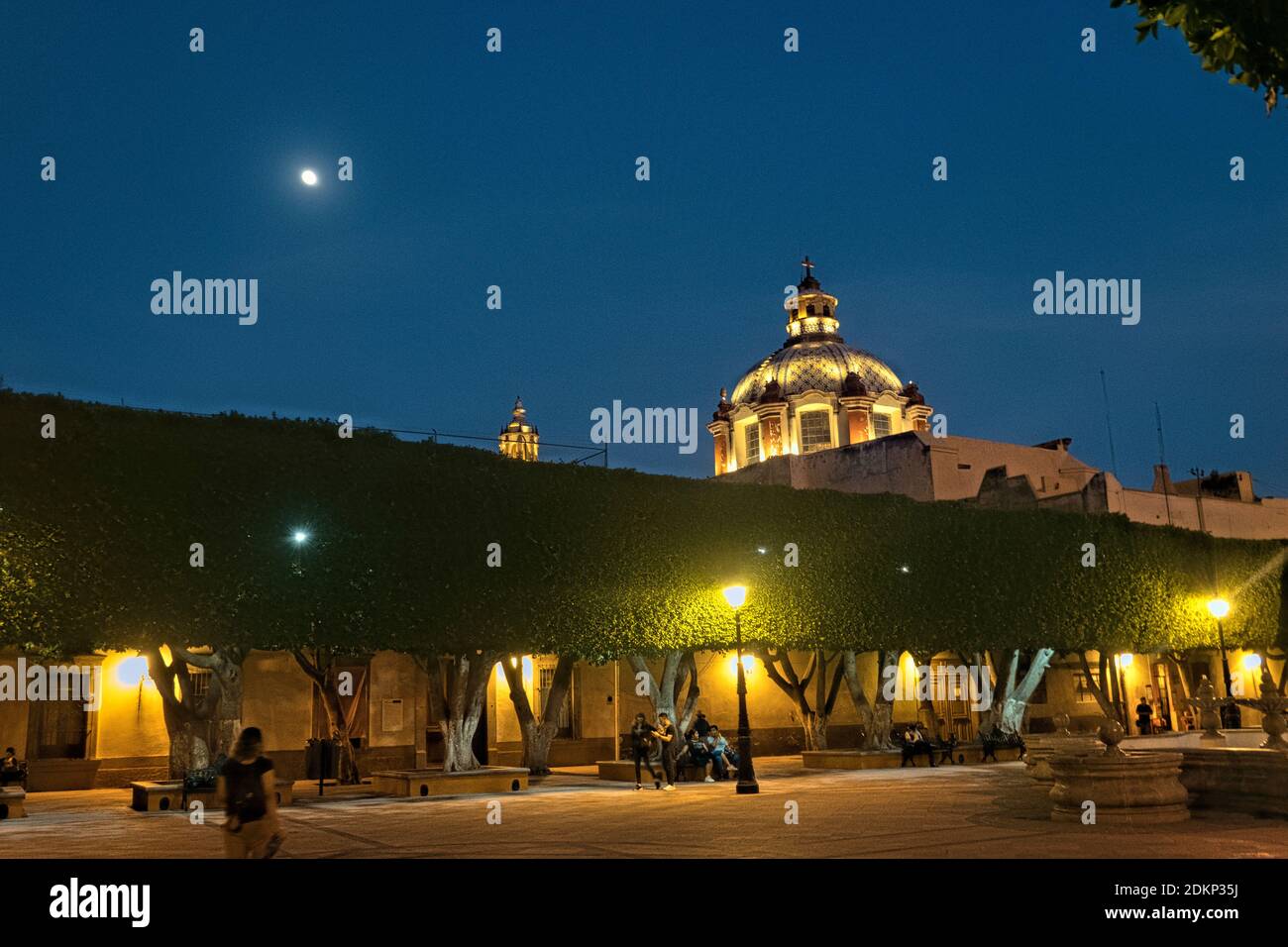 Templo de San Francisco sous pleine lune, Santiago de Queretaro, Queretaro, Mexique Banque D'Images