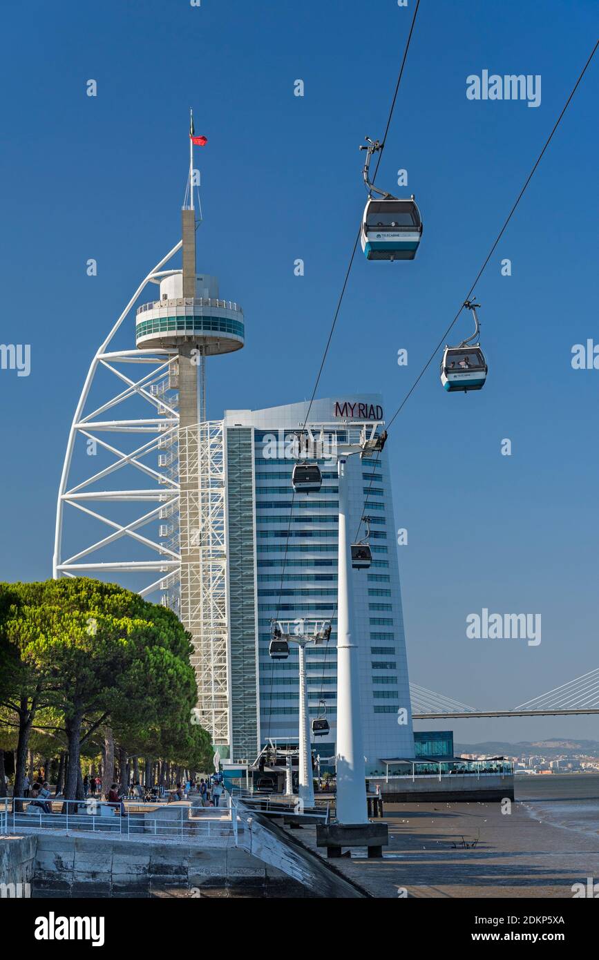 Tour Vasco da Gama et du téléphérique Parque das Nações Lisbonne Portugal Banque D'Images