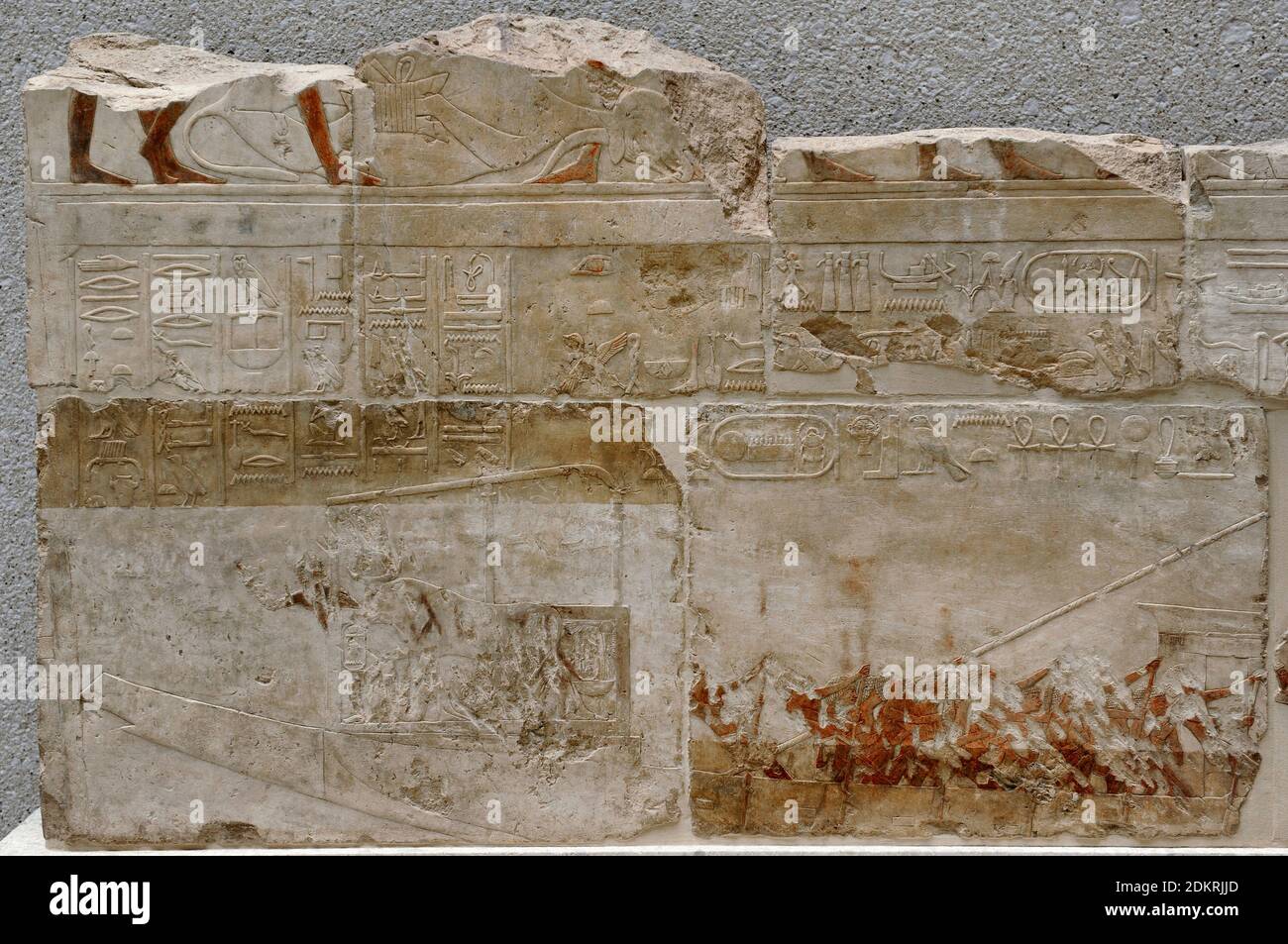 Relief représentant une excursion en bateau du couple royal à l'occasion d'une célébration. Grès et restes de polychrome. Nouveau Royaume. 18e dynastie. 1479-1458 C.-B. Du Temple de la Reine Hatshepsut. Deir el-Bahari, Égypte. Musée Neues. Berlin, Allemagne. Banque D'Images