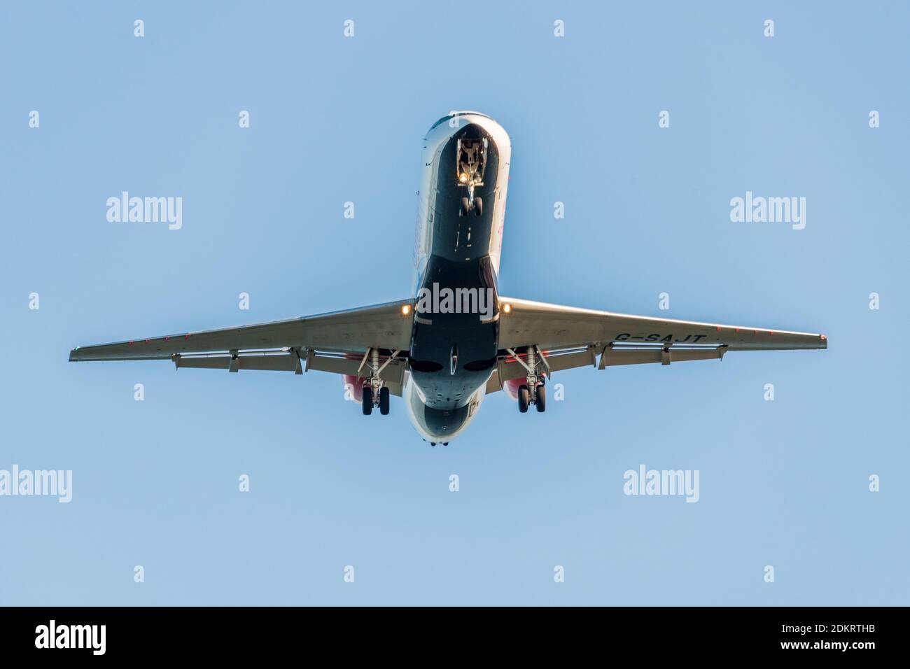 Loganair Embraer EMB-145 G-SAJT arrivée à l'aéroport BHD de Belfast, Irlande du Nord Banque D'Images