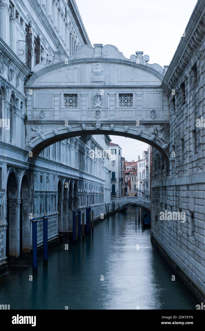 Ponte Dei Sospiri à Venise sans bateau le traversant Banque D'Images