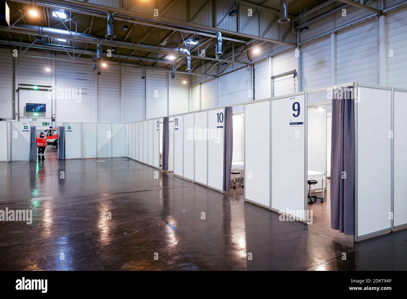 Essen, région de la Ruhr, Rhénanie-du-Nord-Westphalie, Allemagne - Centre de vaccination Corona Essen dans les salles de Messe Essen, dans les cabines de vaccination du vacc Banque D'Images