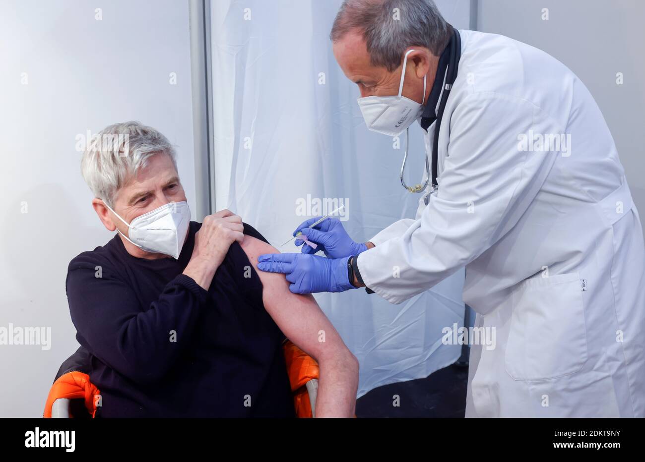 Essen, région de la Ruhr, Rhénanie-du-Nord-Westphalie, Allemagne - Centre de vaccination Corona Essen dans les salles de Messe Essen, ici plus de 2,000 personnes sont à être Banque D'Images