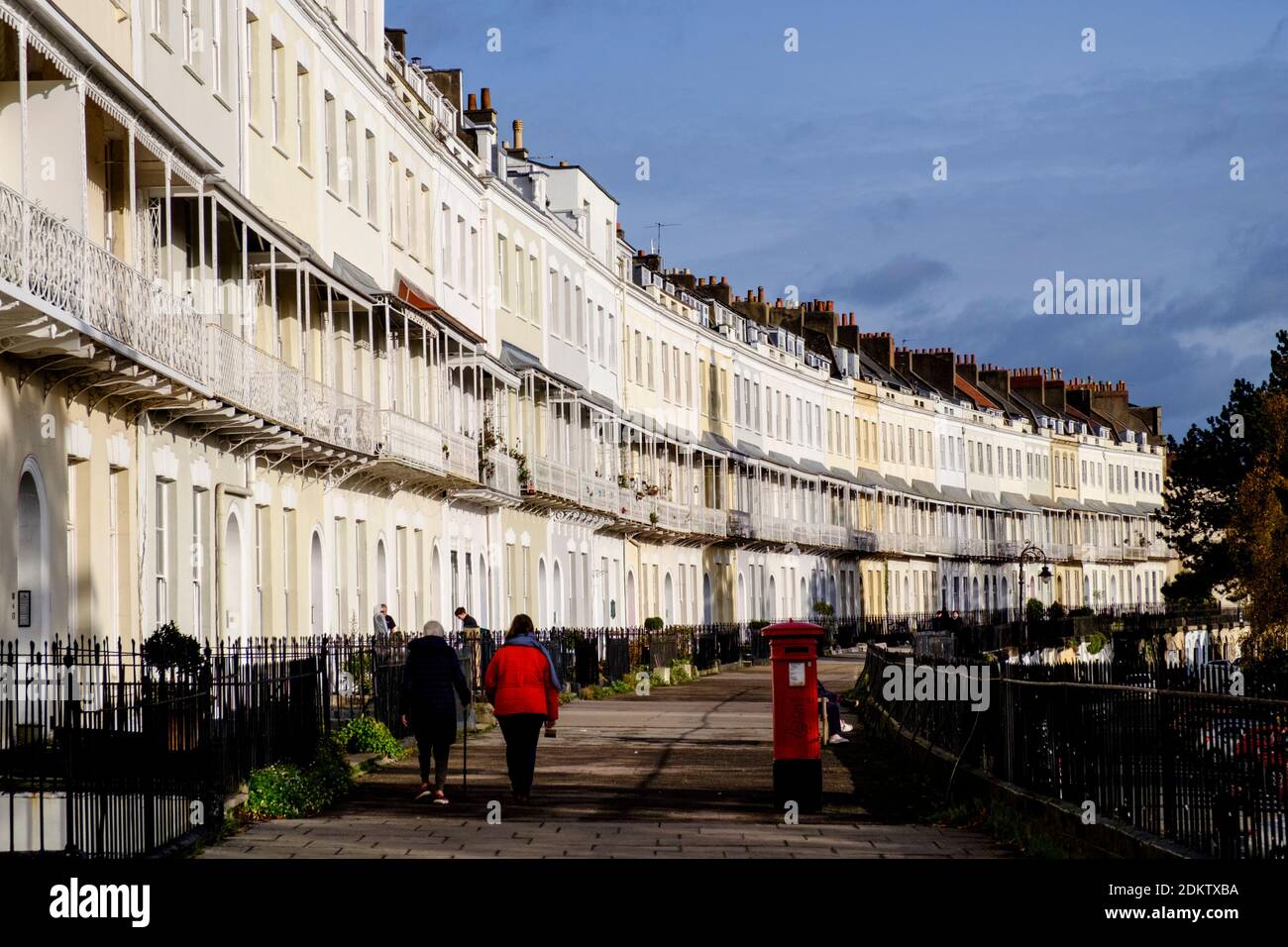 Royal York Terrace à Clifton Bristol lors d'hivers éclatants d. Quartier très affluen de Bristol. Banque D'Images