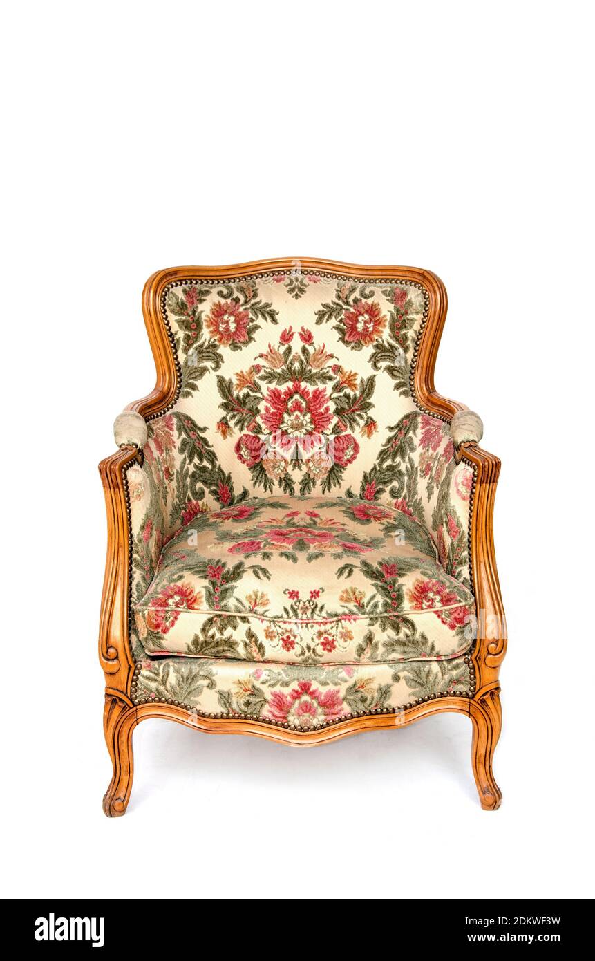 Fauteuil en bois à l'ancienne sur fond blanc. Banque D'Images