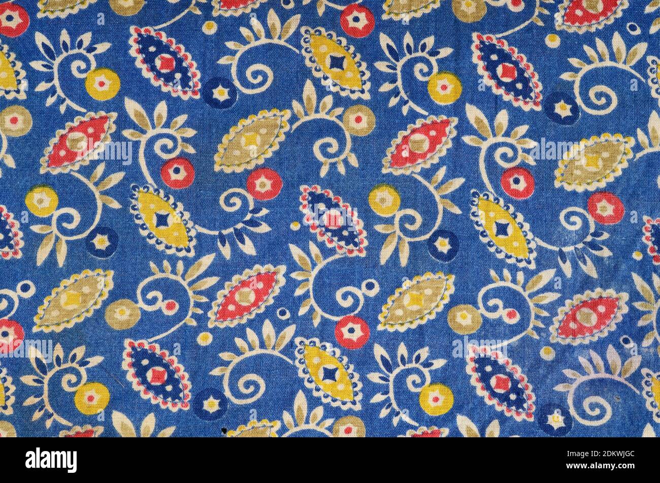 Toile de fond peinte par le motif folklorique abstrait en bleu, jaune et rouge Banque D'Images