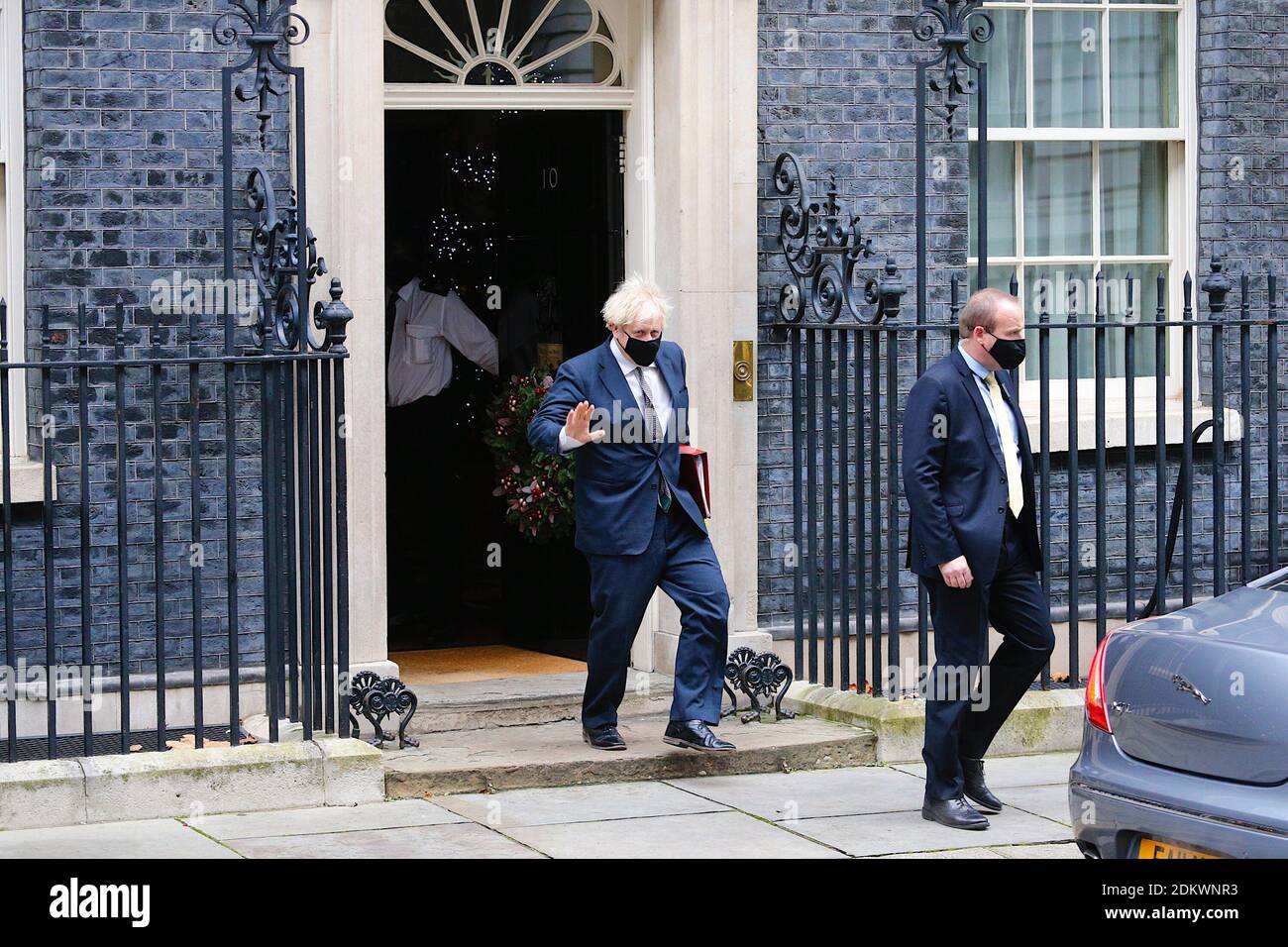 Londres, Royaume-Uni. 16 décembre 2020. Le Premier ministre britannique Boris Johnson quitte le numéro 10 pour se rendre au PMQ. Banque D'Images