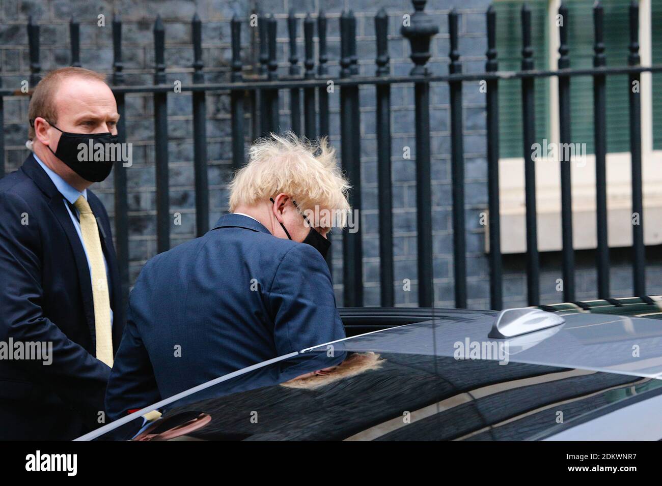 Londres, Royaume-Uni. 16 décembre 2020. Le Premier ministre britannique Boris Johnson quitte le numéro 10 pour se rendre au PMQ. Banque D'Images