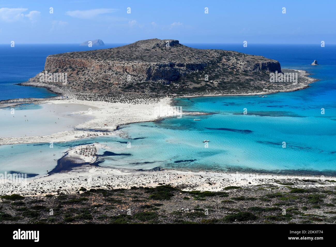 Grèce, les personnes non identifiées jouissent de la superbe plage de Balos sur la péninsule de Gramvoussa près de Kissamos Banque D'Images