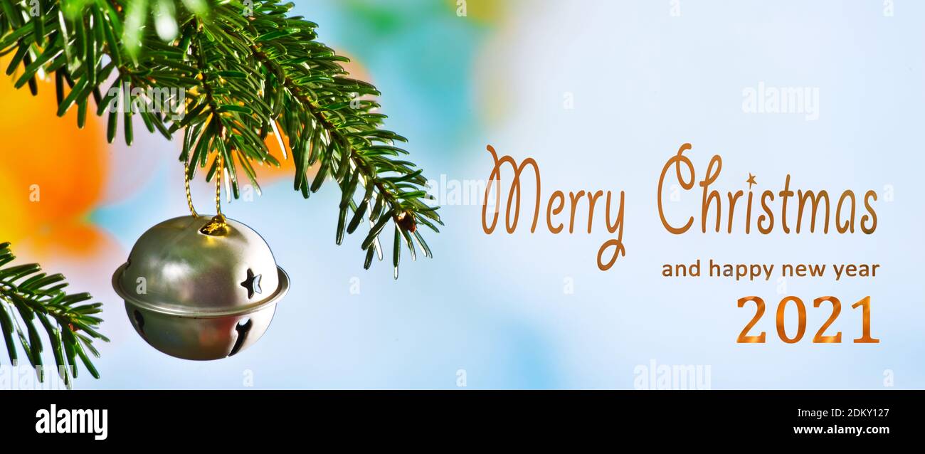 Cloche de Noël avec l'écriture Joyeux Noël et Bonne Année. Banque D'Images