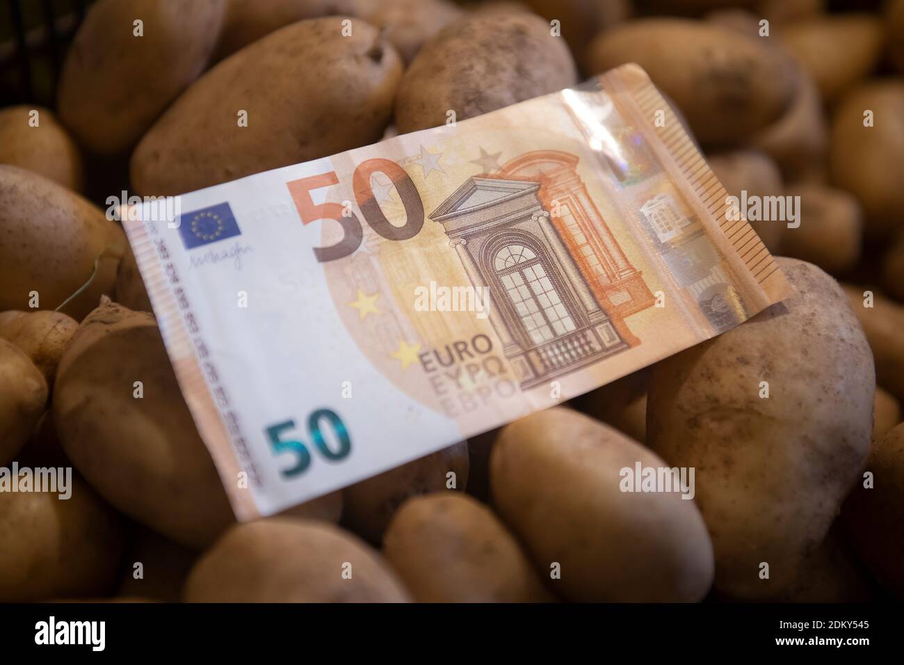 50 Euro note sur les pommes de terre Banque D'Images