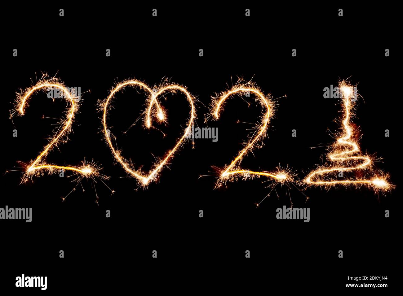 2021 écrit avec feu d'artifice Sparkle sur fond noir, heureux nouveau concept année 2021. Banque D'Images