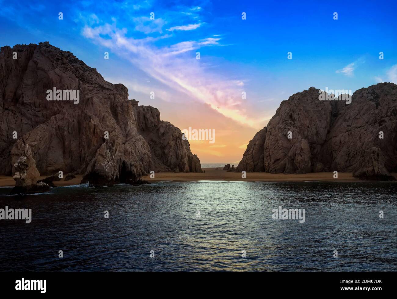 Ciel doré à la fin des terres à Cabo San Lucas, Mexique Banque D'Images