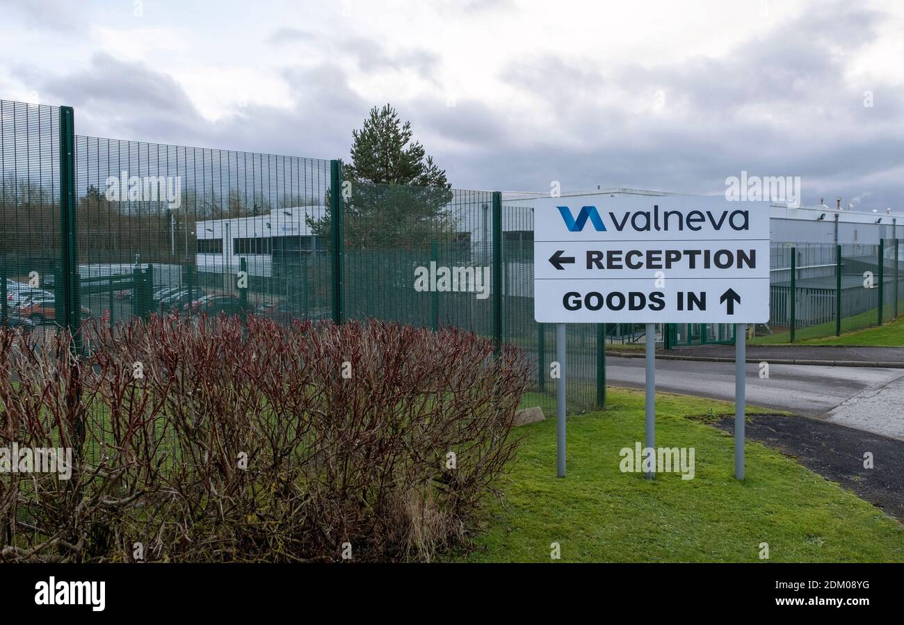 Livingston, West Lothian, Royaume-Uni. 16 décembre 2020. Vue générale de l'installation de Valneva, Oakbank Industrial Estate. Des essais cliniques ont commencé au Royaume-Uni pour un vaccin contre le coronavirus fabriqué dans West Lothian. Le vaccin candidat Valneva sera initialement testé sur 150 volontaires dans des sites de test à Birmingham, Bristol, Newcastle et Southampton. Il est en cours de développement à Livingston et le gouvernement britannique a précommandé 60 millions de doses. Oakbank, Livingston, Écosse, Royaume-Uni. 16 décembre 2020. Crédit : Ian Rutherford/Alay Live News Banque D'Images