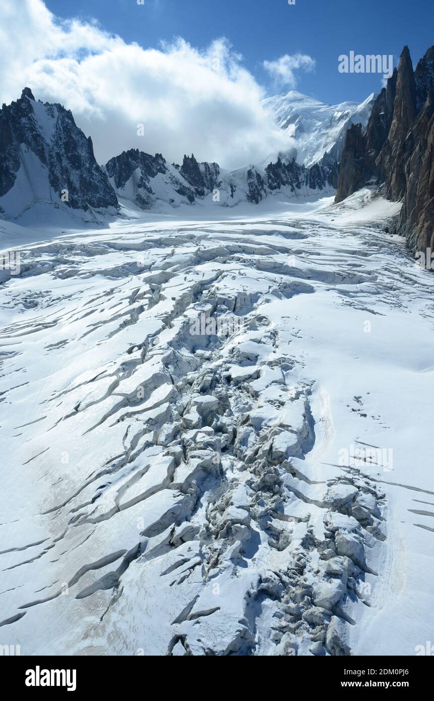 Une vue sur un glacier dans les Alpes françaises à proximité La station de  montagne de Chamonix Photo Stock - Alamy