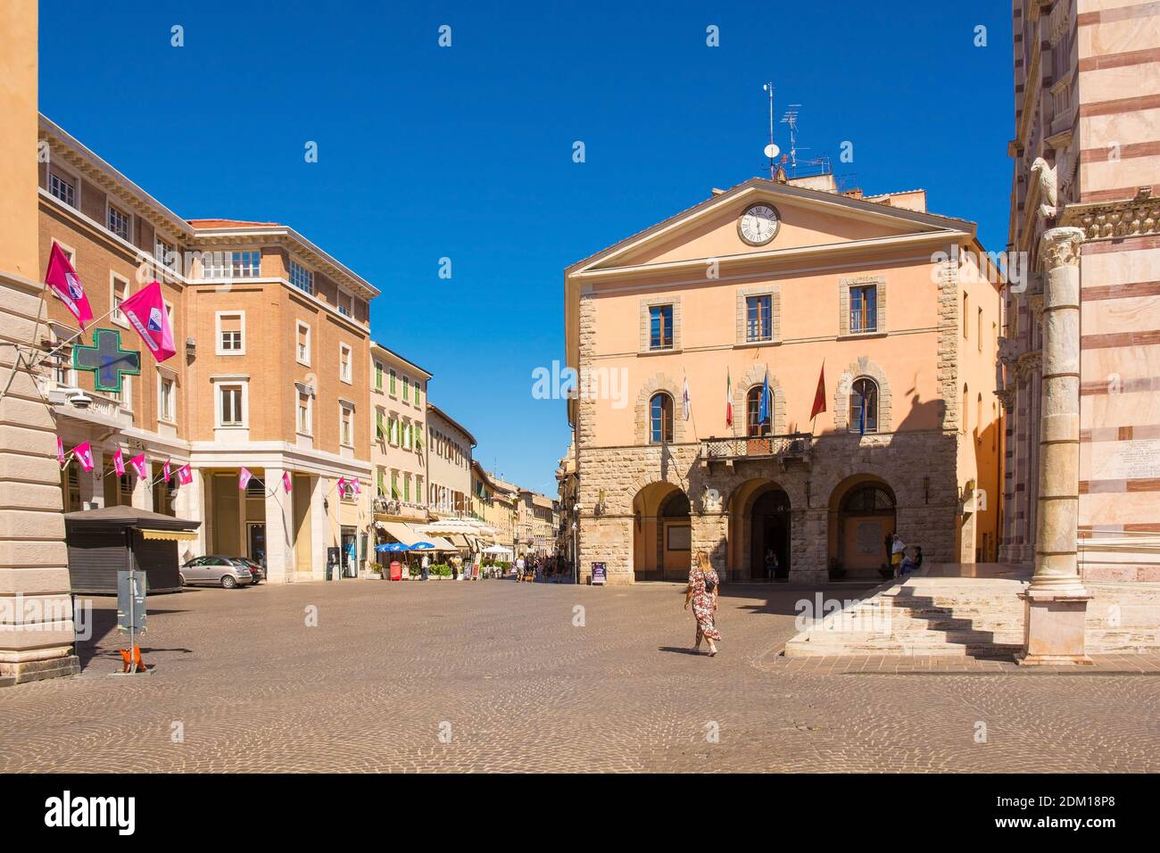 Grosseto, Italie - 4 septembre 2020. L'historique Piazza Dante dans le centre de Grosseto en Toscane, en regardant le Corso Giogue Carducci sur la gauche. Banque D'Images