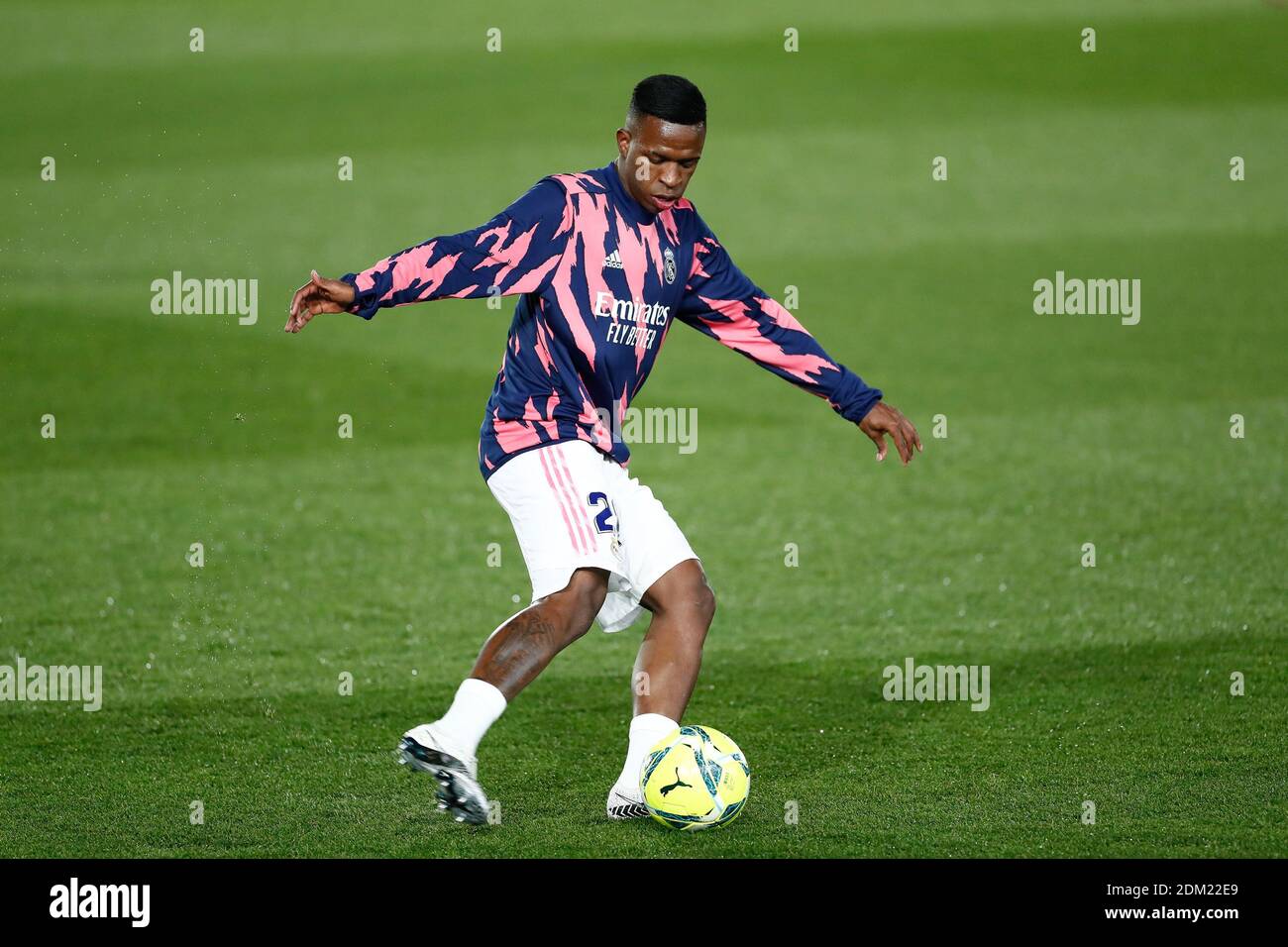 Vinicius Junior du Real Madrid se réchauffe avant le championnat d'Espagne la Liga match de football entre Real Madrid et Athletic Club de Bilbao le 15 décembre 2020 au stade Alfredo di Stefano à Valdebebas près de Madrid, Espagne - photo Oscar J Barroso / Espagne DPPI / DPPI / LM Banque D'Images