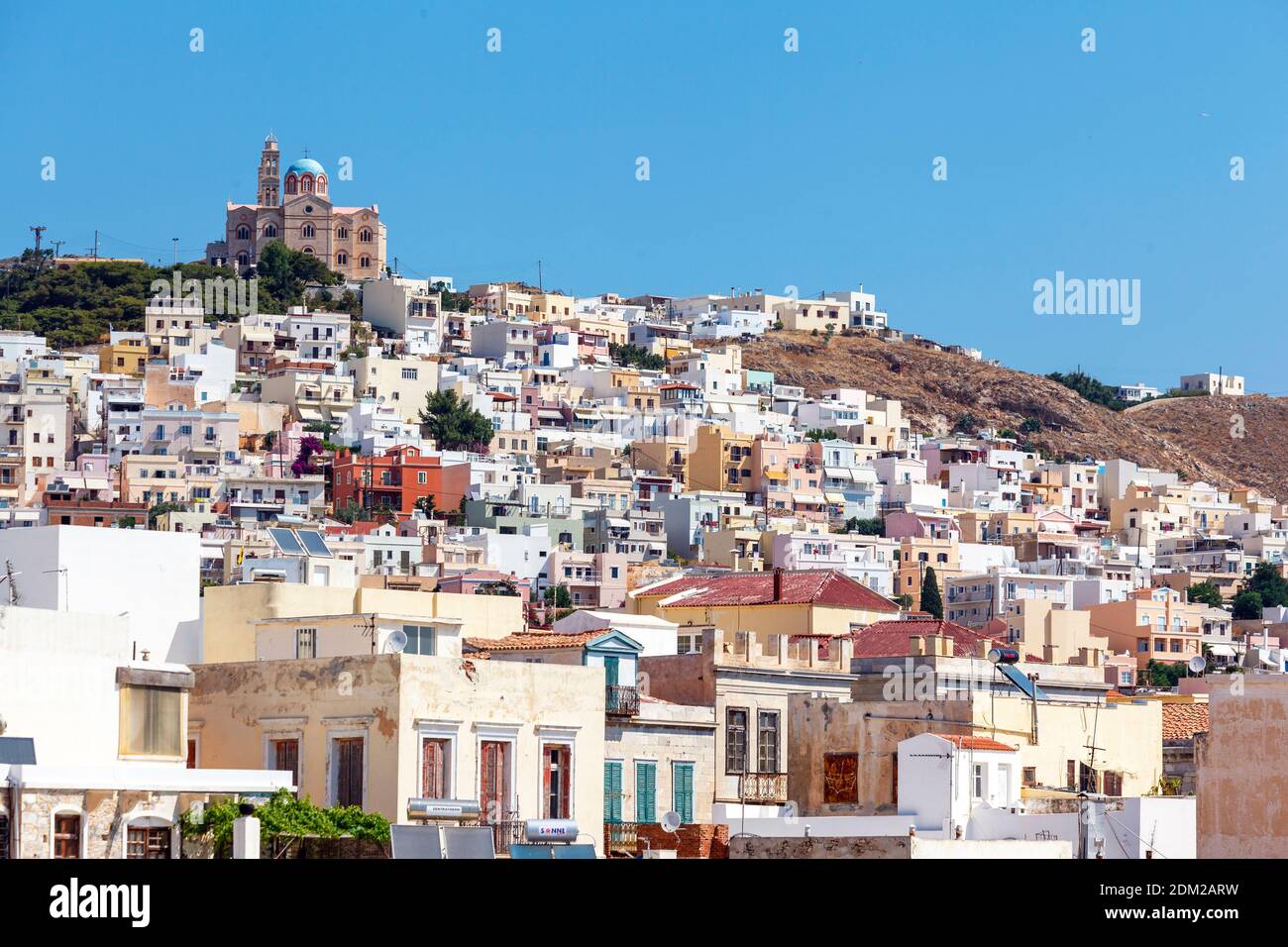 Ville d'Ermoupoli, capitale de l'île de Syros, dans le complexe des Cyclades, Mer Egée, Grèce, Europe. Banque D'Images