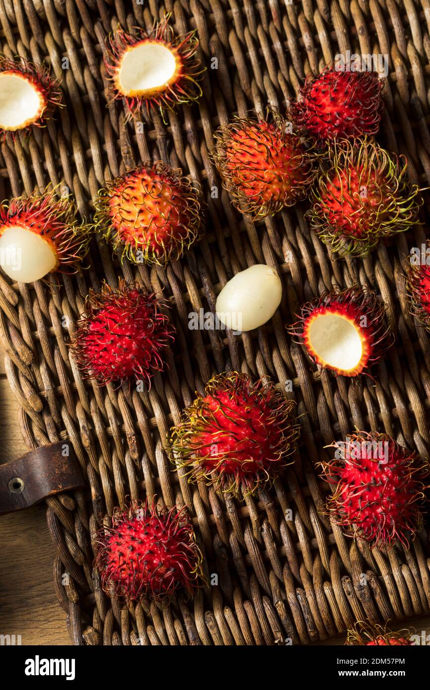 Matières organiques rouge Rambutan Fruit prêt à manger Banque D'Images