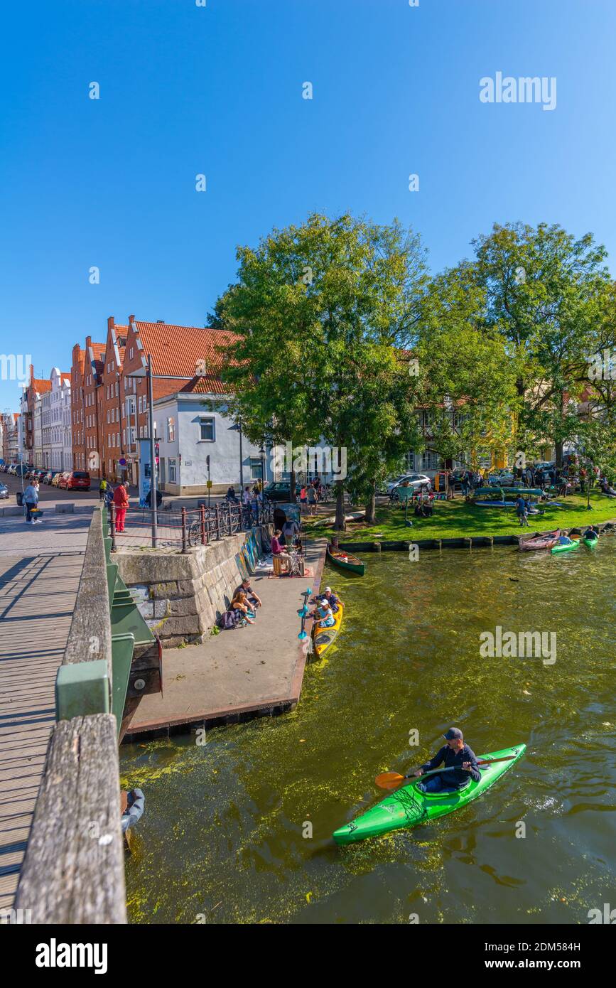 An der Obertrave, une rue populaire le long de la rivière Trave, ville hanséatique de Lübeck, patrimoine mondial de l'UNESCO, Schleswig-Holstein, Allemagne du Nord, Europe Banque D'Images