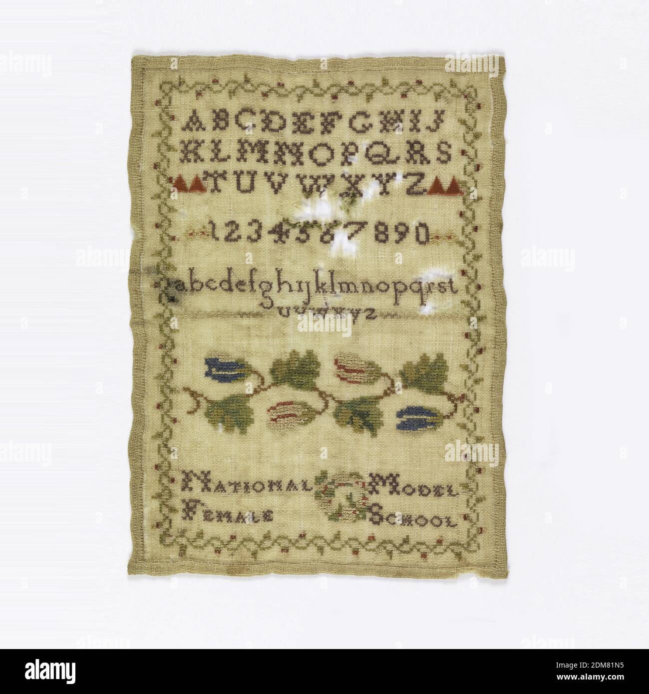 Sampler, Moyen: Broderie de soie, fondation de laine technique: Points de croix, de demi-croix et de satin sur le tissu Uni, alphabets, chiffres, bordure de croix florale et texte., Dublin, Irlande, ca. 1835, broderie et couture, Sampler Banque D'Images