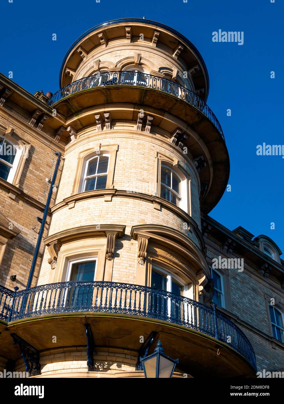 Détail de l'ancien hôtel Zetland le plus grand de Saltburn construit en 1861 avec son propre accès depuis le chemin de fer a été converti en appartements dans le 1990' Banque D'Images