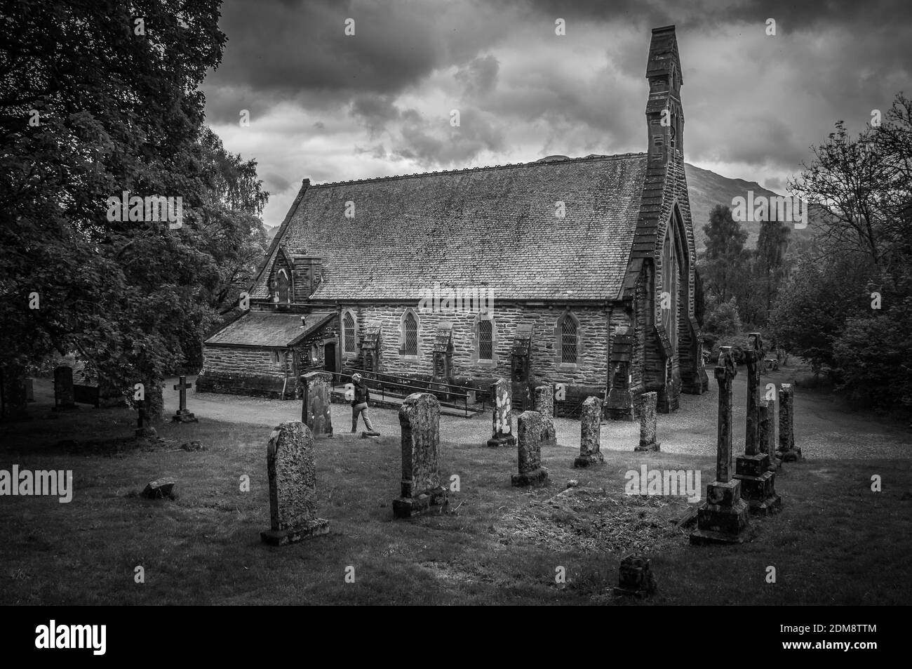 Effet Noir Et Blanc Du Cimetiere De L Eglise Paroissiale De Balquhidder Lochearnehed Ecosse Concept Religion Et Spiritualite Mysterieux Et Fantas Photo Stock Alamy