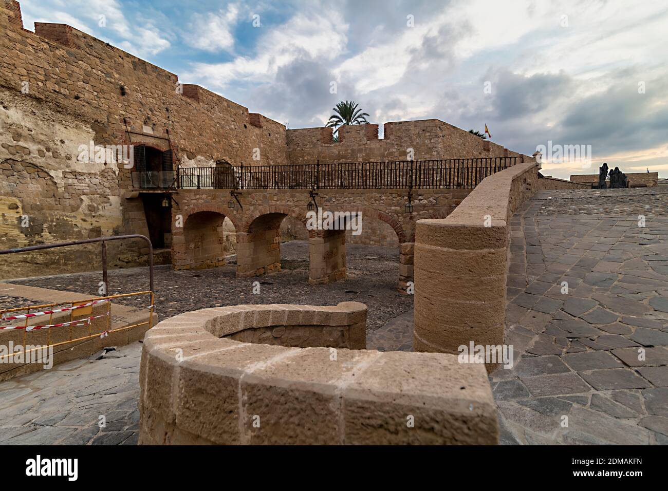 La vieille ville de Melilla est une ville fortifiée qui, au cours des siècles passés, a servi de refuge à ses habitants dans les conflits territoriaux. Banque D'Images