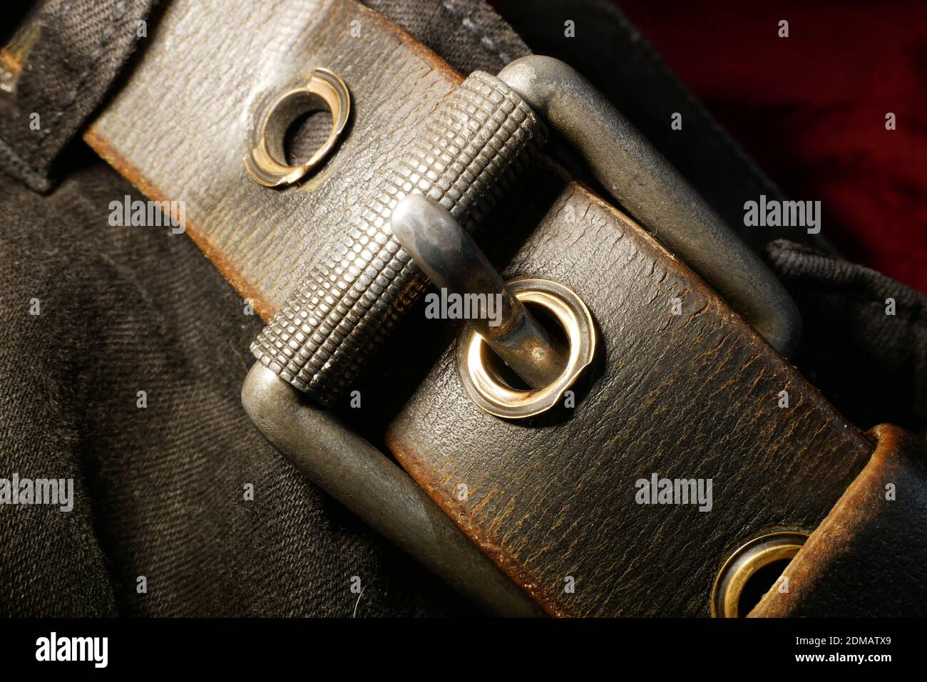 Vieille ceinture en cuir Banque de photographies et d'images à haute  résolution - Alamy