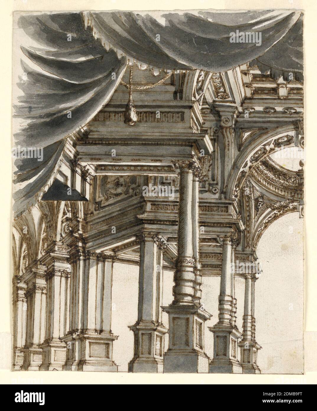 Conception de scène: Atrium Palace soutenu par colonnes et piliers, stylo, bistre, couleur d'eau grise laver sur papier, rectangle vertical. Les colonnes et les pilastres soutiennent les voûtes et les arches, richement décorées dans un style ancien. Seul le côté gauche de la décoration de scène est illustré. Au-dessus se trouve le cadre de la scène, un rideau. À gauche, un petit triangle, dont le côté supérieur droit du plan, sépare la paroi du premier plan de la colonnade probablement destinée à une aile latérale. Sur la partie inverse d'une construction de perspective, crayon., Italie, ca. 1770, dessin Banque D'Images