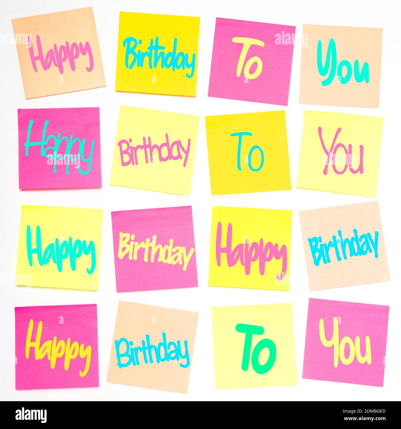 Motif Quadrille Avec Lignes De Notes Adhesives Couleur Pastel Ou De Notes Adhesives Avec Les Paroles De La Chanson Pour Joyeux Anniversaire Photo Stock Alamy