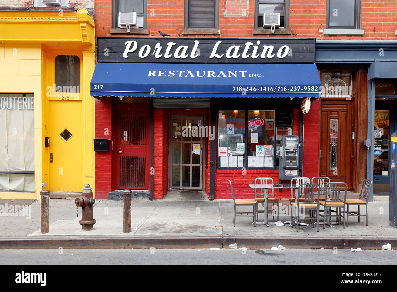 Portail Latino, 217 Smith St, Brooklyn, NY. Façade extérieure d'un restaurant dominicain dans le quartier de Cobble Hill. Banque D'Images