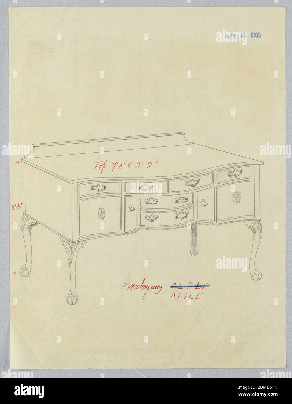 Conception pour panneau latéral avec dix tiroirs et pieds à bille et à griffe, A.N. Davenport Co., Graphite sur papier crème fin, panneau latéral oblong avec quatre pattes de cabriole avec pieds de balle et de griffe décorés de feuilles d'acanthus sculptées au sommet de chaque; L'avant tripartite est en serpentin avec quatre tiroirs conformes au centre au sommet de la section centrale encastrée qui a deux tiroirs avec une porte de chaque côté; la section centrale flanquée de chaque côté, deux portes décorées de médaillons de patera; dosseret bas, 21 avril 1905, mobilier, dessin Banque D'Images