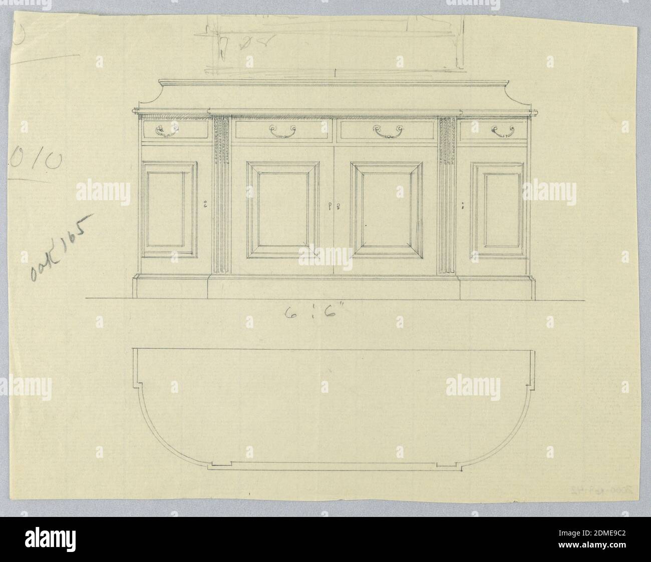 Conception pour panneau latéral à quatre portes en élévation et plan, A.N. Davenport Co., Graphite sur papier crème fin, vue en altitude : panneau latéral oblong avec façade tripartite sur plate-forme basse; au centre à l'avant, 2 portes en dessous de 2 tiroirs, flanquée de 2 pilastres cannelés et une porte surmontée d'un tiroir simple et avec panneau décoratif moulé au centre; projection à l'arrière bas., vue en plan : Montre un panneau latéral oblong avec des coins arrondis; esquisse non distincte au-dessus probablement destinée à indiquer les dimensions de la section centrale avant., 1900–05, mobilier, dessin Banque D'Images