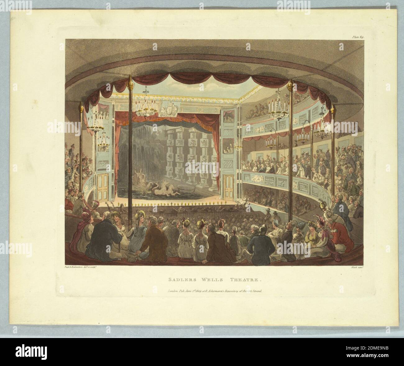 Sadlers Wells Theatre de Ackermann's Repository, Thomas Rowlandson, britannique, 1756–1827, Augustus Charles Pugin, français, Grande-Bretagne active, ca. 1762–1832, John Bluck, britannique, 1791–1832, Ackermann’s, Londres, Angleterre, Thomas Rowlandson, britannique, 1756–1827, Augustus Charles Pugin, français, Grande-Bretagne active, ca. 1762–1832, Aquatint avec aquarelle sur papier, rectangle horizontal. Théâtre vu face à la scène par l'arrière. Balcons et sol rempli de gens. Neptune dans son char et ses chevaux, dans l'eau, sur scène. Titre, noms des artistes et des éditeurs ci-dessous., Europe, Londres, Angleterre Banque D'Images
