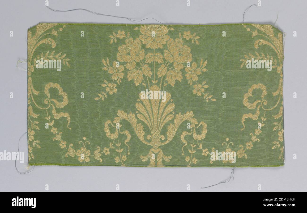 Echantillon, Orinoka Mills, (Philadelphie, Pennsylvanie, États-Unis), sol à effet morié vert avec motif floral doré, États-Unis, CA. 1910, textiles tissés, échantillon Banque D'Images