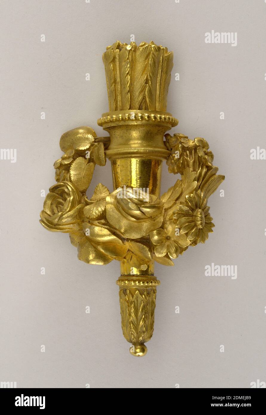Monture, bronze, quiver avec flèches, et entouré d'une couronne de fleurs., 1780, travail des métaux, arts décoratifs, monture, montage Banque D'Images