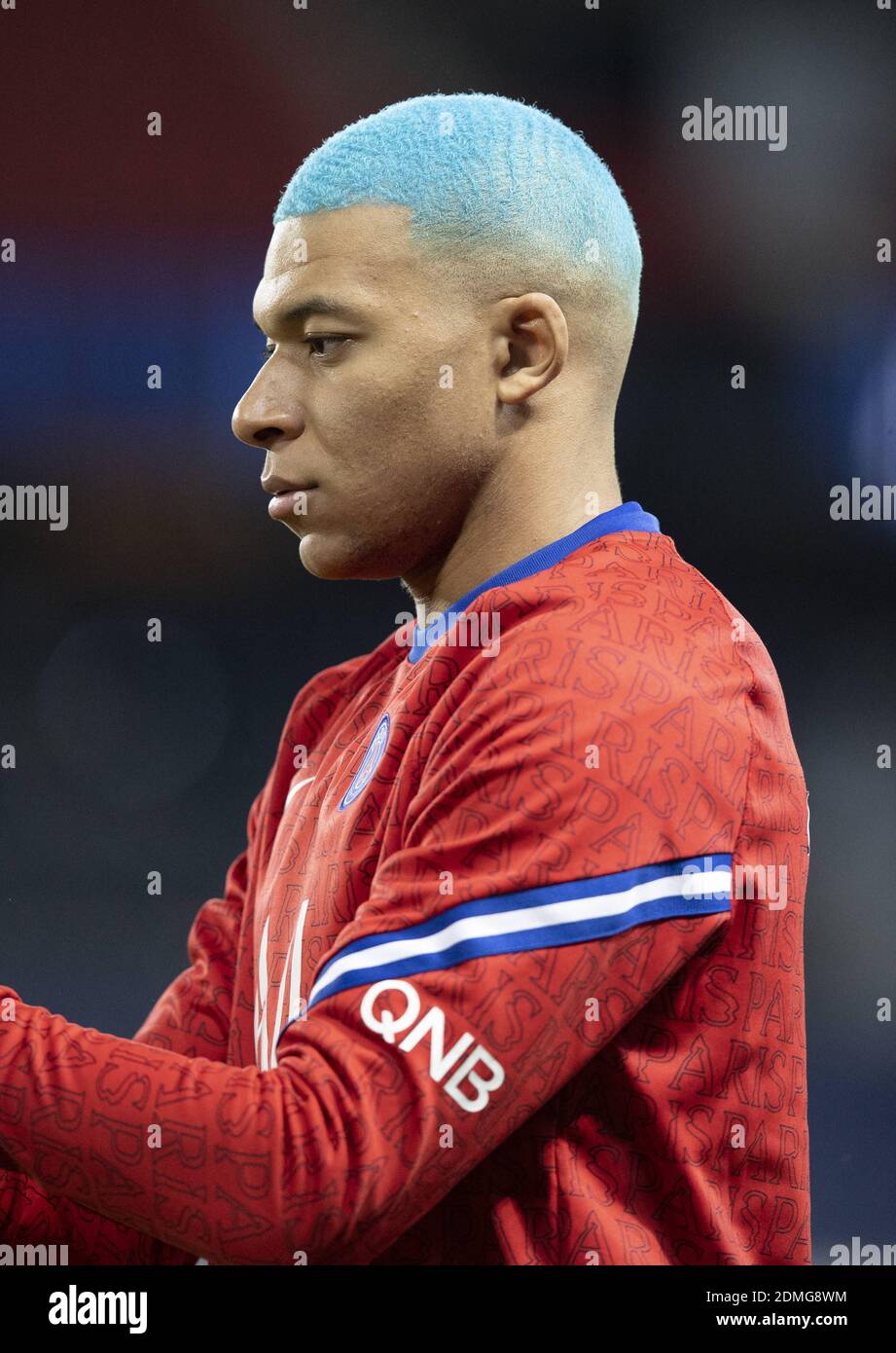 Kylian Mbappe de Paris Saint Germain porte de nouveaux cheveux bleus lors d'une session d'entraînement avant le match de la Ligue 1 entre Paris Saint Germain et le Club de football Lorient au Parc des Princes, le 16 décembre 2020 à Paris, France. Photo de Loic Baratoux/ABACAPRESS.COM Banque D'Images