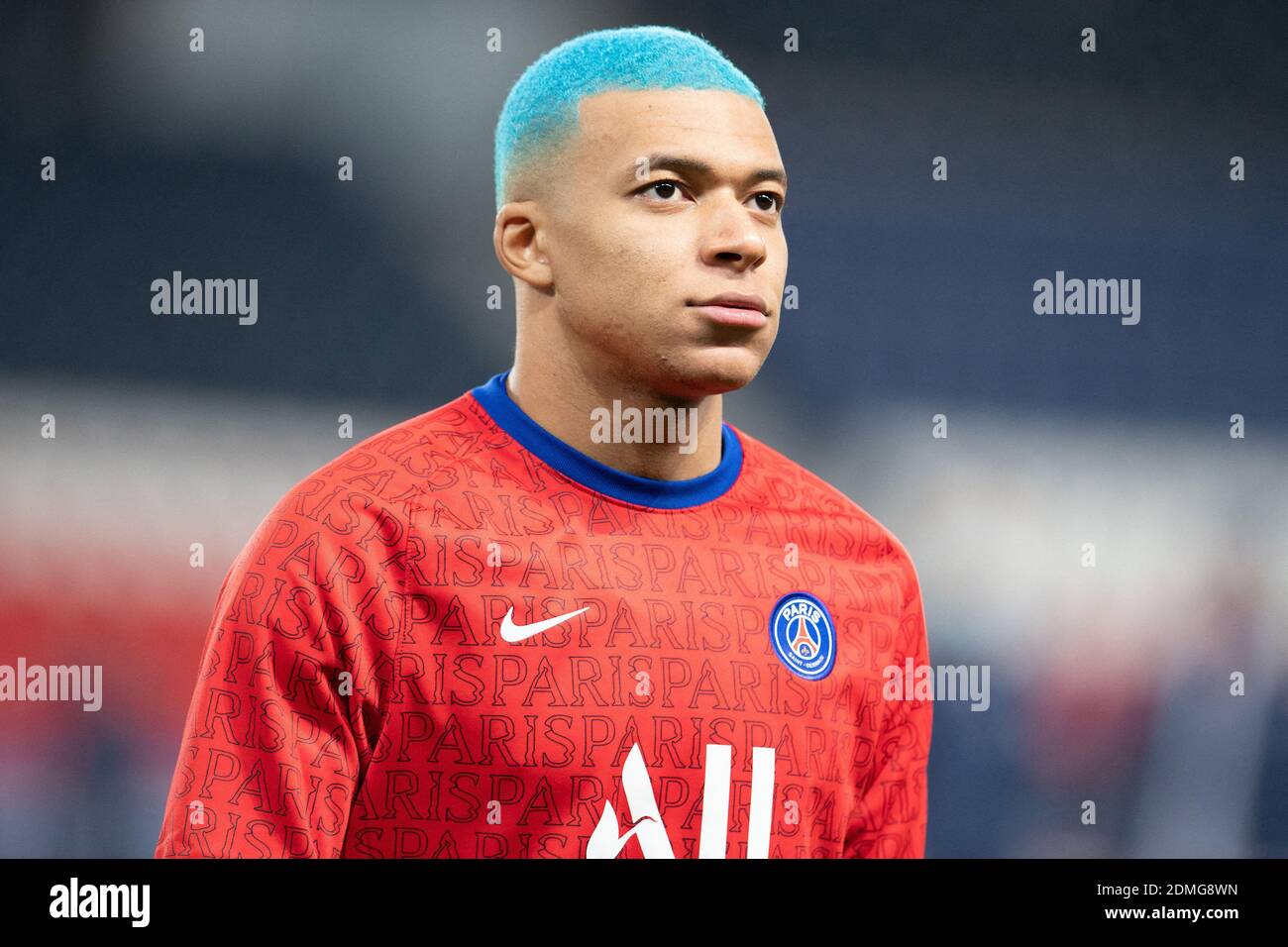 Kylian Mbappe de Paris Saint Germain porte de nouveaux cheveux bleus lors d'une session d'entraînement avant le match de la Ligue 1 entre Paris Saint Germain et le Club de football Lorient au Parc des Princes, le 16 décembre 2020 à Paris, France. Photo de David Niviere/ABACAPRESS.COM Banque D'Images