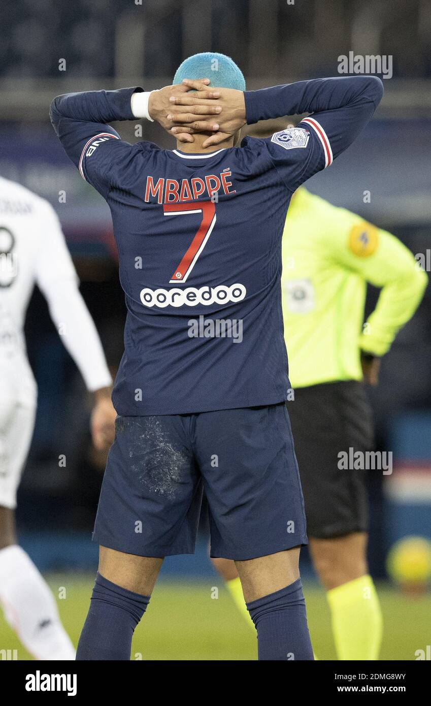 Kylian Mbappe de Paris Saint Germain porte de nouveaux cheveux bleus lors du match de la Ligue 1 entre Paris Saint Germain et le Club de football Lorient au Parc des Princes, le 16 décembre 2020 à Paris, France. Photo de Loic Baratoux/ABACAPRESS.COM Banque D'Images