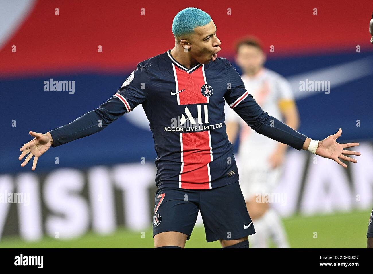 Kylian Mbappe de Paris Saint Germain avec ses nouveaux cheveux bleus fête ses points lors du match de la Ligue 1 entre Paris Saint Germain et le Club de football Lorient au Parc des Princes, le 16 décembre 2020 à Paris, France. Photo de David Niviere/ABACAPRESS.COM Banque D'Images