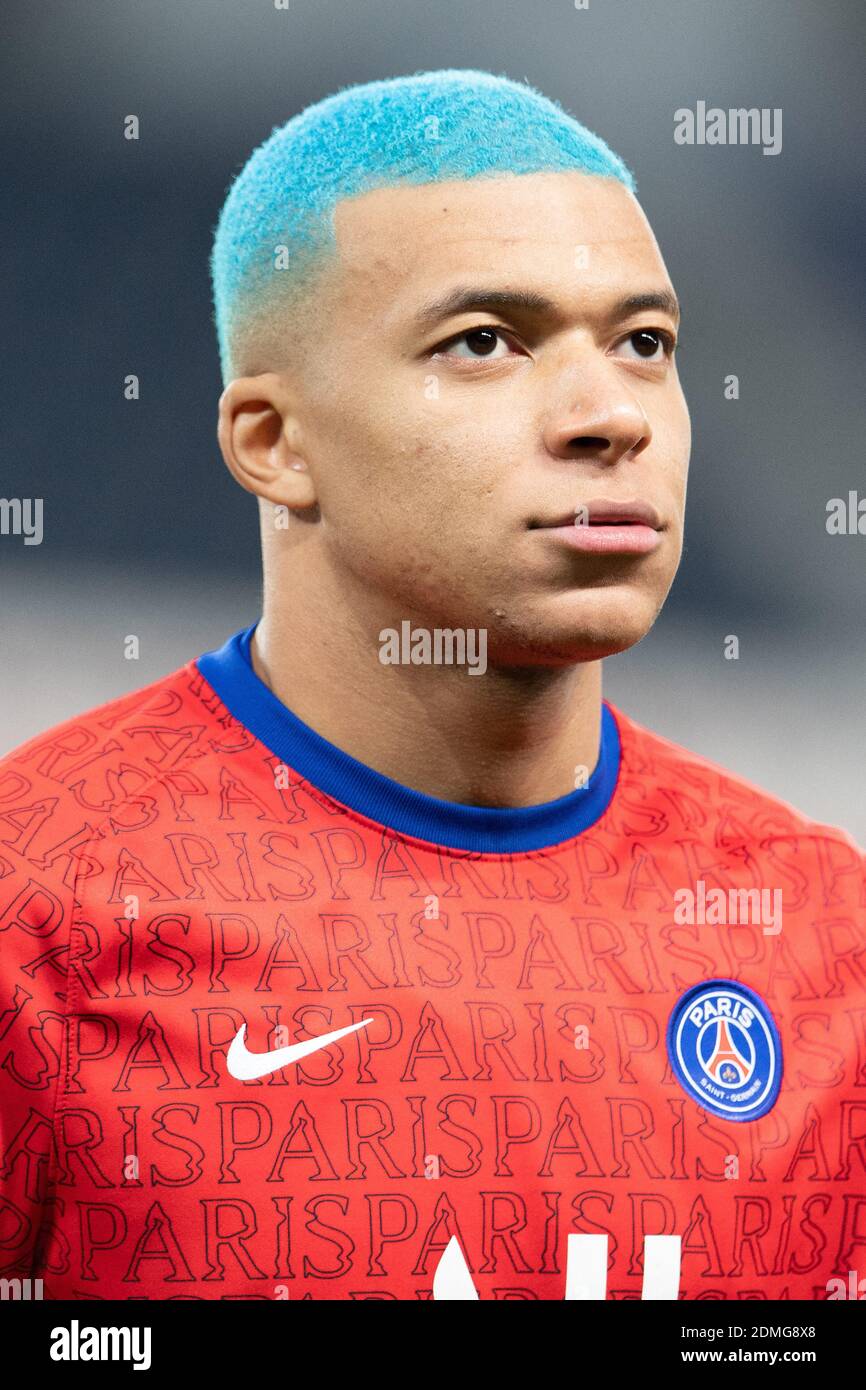 Kylian Mbappe de Paris Saint Germain porte de nouveaux cheveux bleus lors d'une session d'entraînement avant le match de la Ligue 1 entre Paris Saint Germain et le Club de football Lorient au Parc des Princes, le 16 décembre 2020 à Paris, France. Photo de David Niviere/ABACAPRESS.COM Banque D'Images