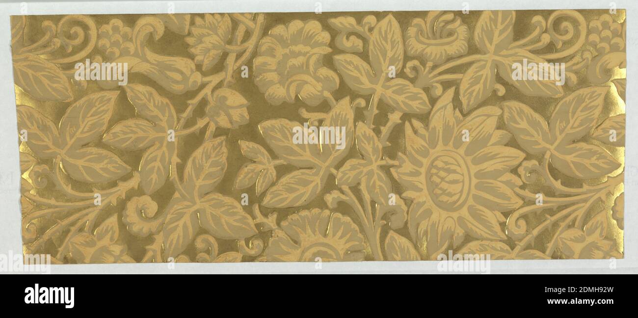 Flanc, papier gaufré, papier épais avec motif floral et foliaire en relief ; gris clair-brun et orange sur fond or métallique., États-Unis, 1872–78, revêtements muraux, flanc Banque D'Images