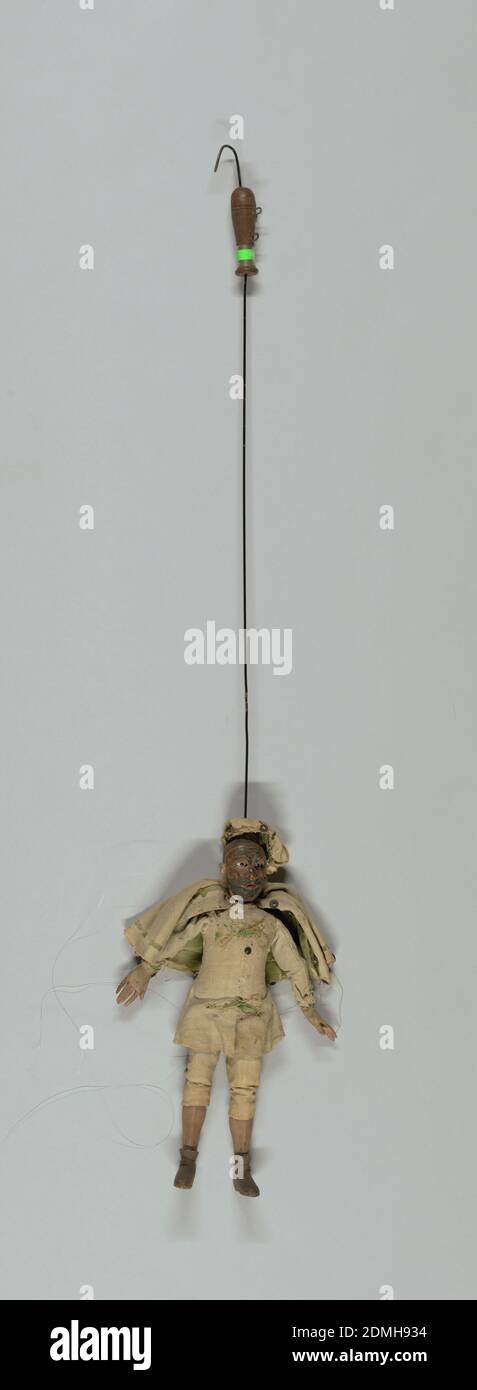 Breughella, bois sculpté et peint, verre et tissu, ensemble de marionnettes Commedia dell’arte, chacune avec masques faciaux et costume de caractère. Breughella avec masque barbu. Tenue blanche, cape et casquette garnie de vert. Bottes brunes courtes. Mains en bois cousues dans les manches., Italie, XVIIIe siècle, théâtre, Arts décoratifs, marionnette, marionnette Banque D'Images