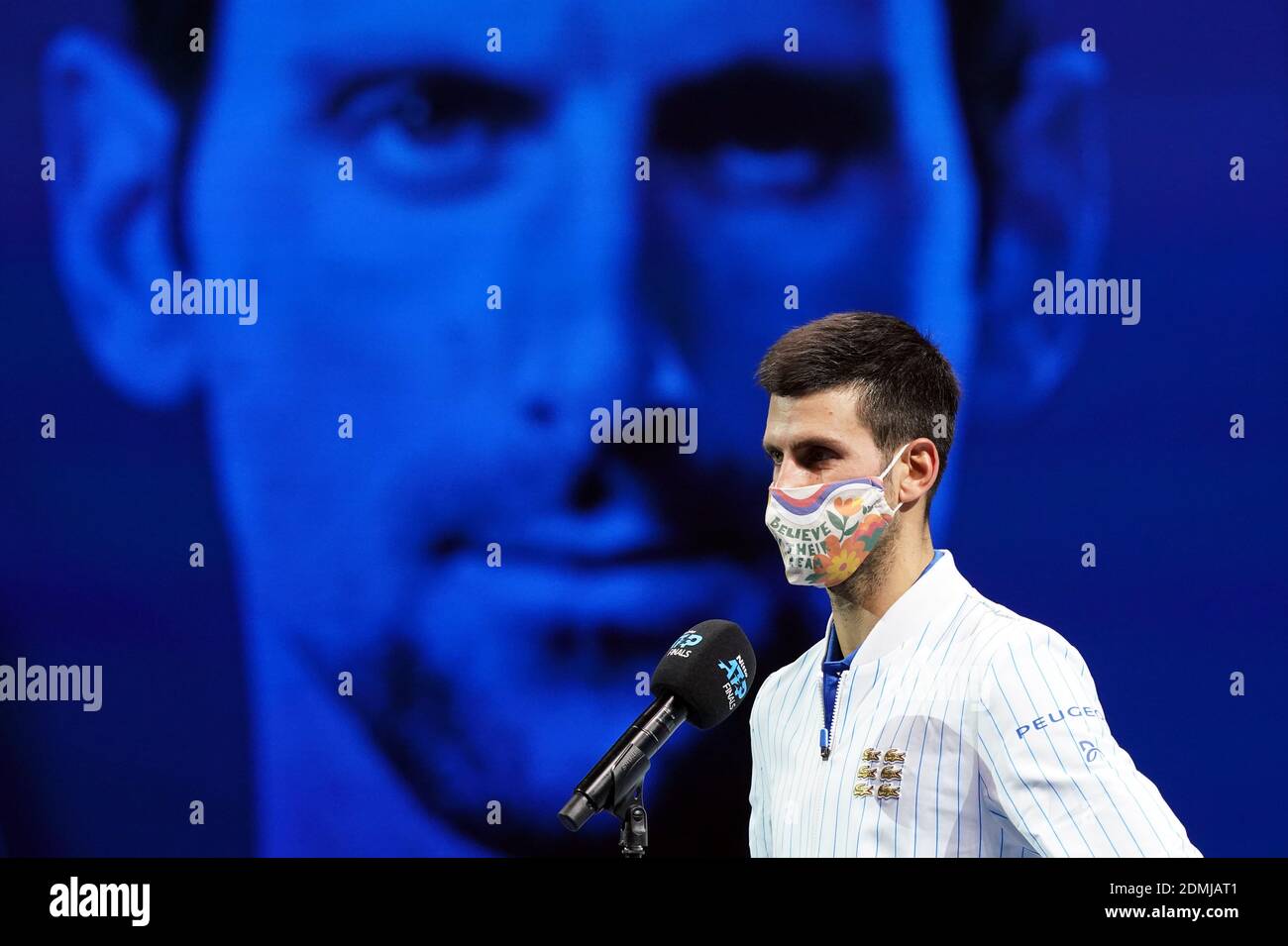 Novak djokovic avec masque Banque de photographies et d'images à haute  résolution - Alamy