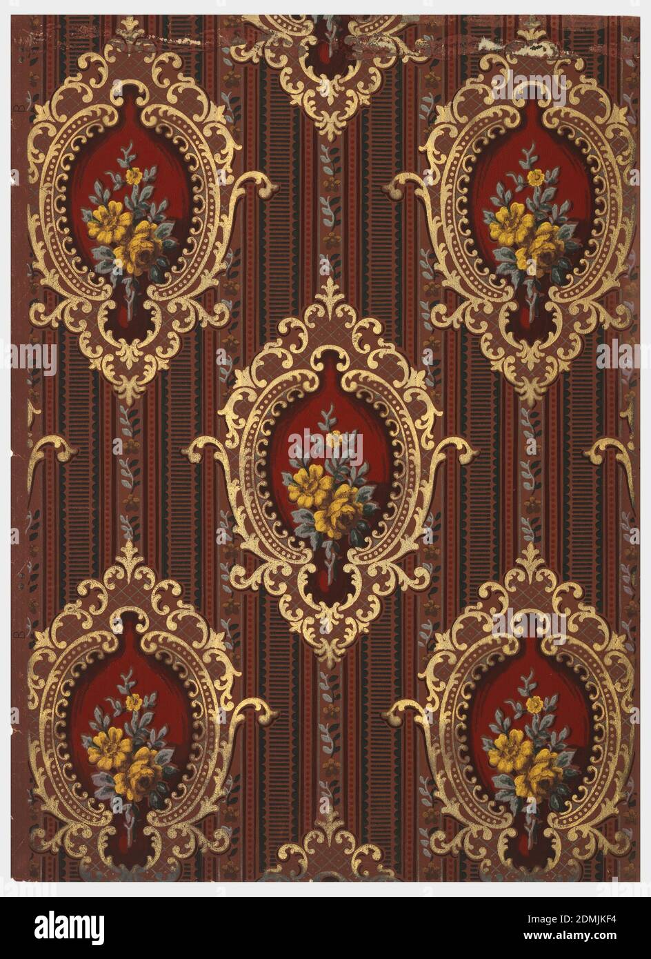 Flanc - échantillon, les usines de papier peint d'art, imprimé à la machine, motif à rayures de médaillon. Grand médaillon rouge avec cadre orné, contenant un bouquet de fleurs, sur striping vertical., Chicago, Illinois, États-Unis, 1907–08, revêtements muraux, flanc - échantillon Banque D'Images