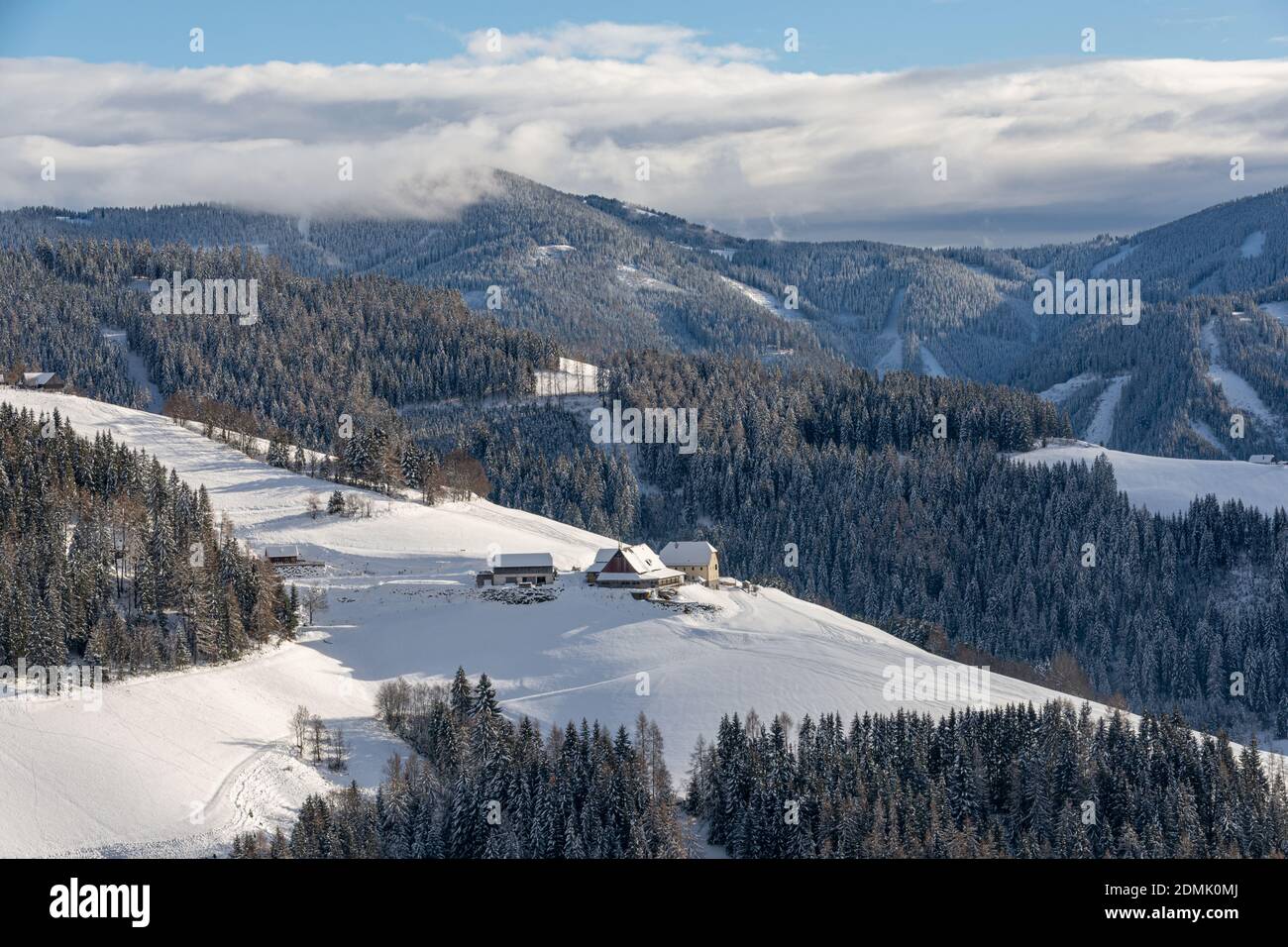 Vue sur les montagnes enneigées de Kleinlobming, Autriche Banque D'Images