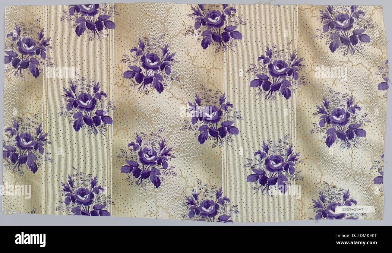 Textile, Schwartz-Huguenin, Moyen: Coton technique: Imprimé par rouleau gravé sur toile lisse; émaillé, trois échantillons avec le même terrain et les mêmes dessins ou modèles similaires dans différentes couleurs. A) rayures meulées en bandes vertes regroupées en différentes bandes de largeur, ombrées, et avec un motif de vigne très fin dans une bande plus large. Motif de fleurs en violet imprimé sur le sol. B) même terrain avec des grappes de fleurs plus petites. C) Tan moulu, petits amas de fleurs en violet. Émaillée. Effets de sol probablement 'molette.', 1851–63, textiles imprimés, teints et peints Banque D'Images