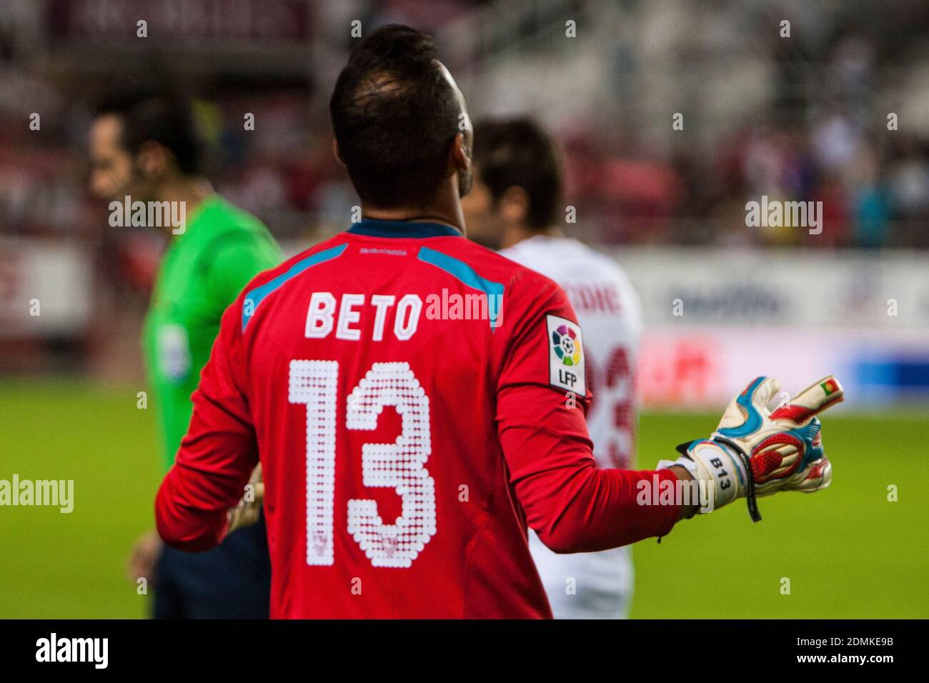 Beto, gardien de but de Sevilla FC, pendant le match de la Liga BBVA entre Sevilla FC et Villarreal au stade Ramon Sanchez Pizjuan le 26 octobre 2014 à Séville, Espagne Banque D'Images